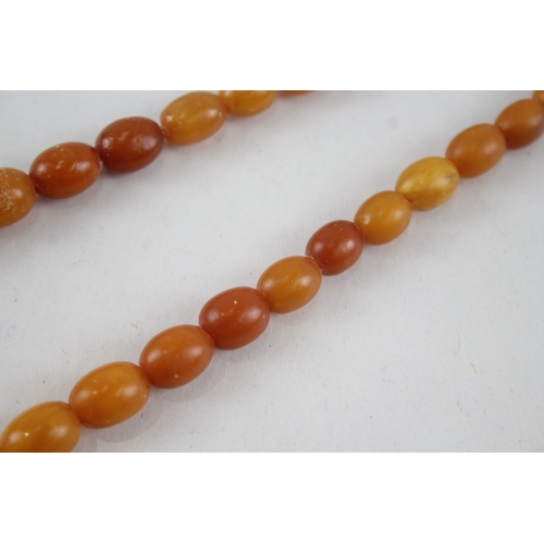 226 - An antique amber bead necklace