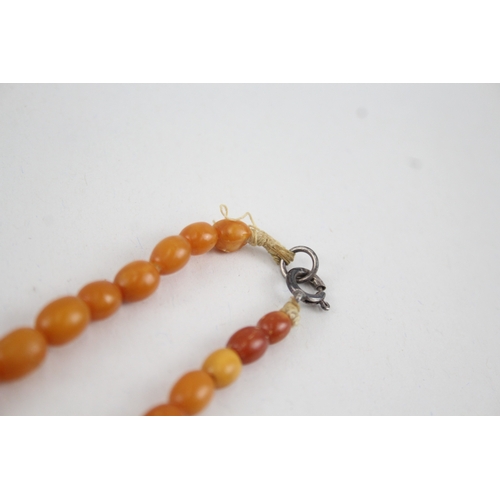 226 - An antique amber bead necklace