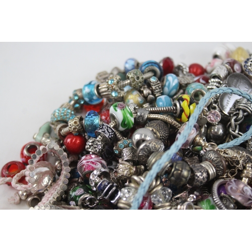 231 - 1.4kg assorted fashion charms and bracelets