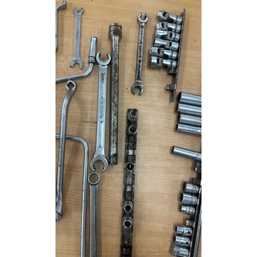 321 - Selection of snap on spanners and sockets