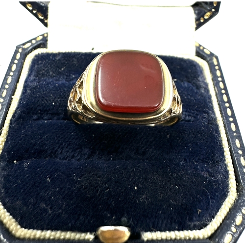 104 - Gents vintage 9ct gold & agate set signet ring weight 4.5g