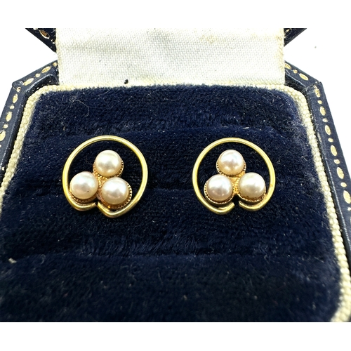 109 - 9ct gold & pearl earrings weight 1.5g