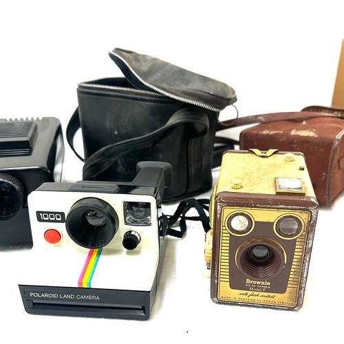 117 - Selection of vintage electrical items to include Agfacolor pocket projector, polaroid land camera 10... 