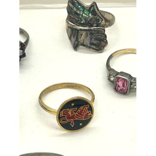 542 - Selection of vintage and later rings includes 9ct on silver etc