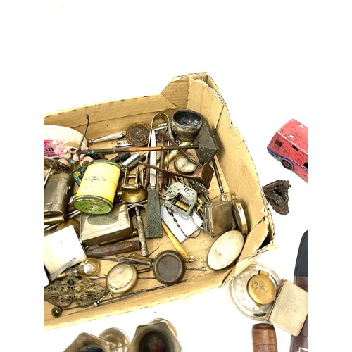 532 - Selection of assorted collectables includes button hook, dinky horse box, pair of vases, shop displa... 