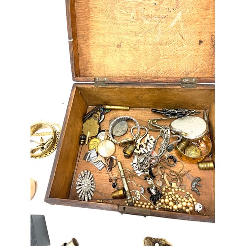 63 - Tray of vintage and later costume jewellery