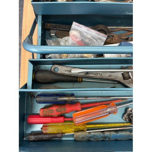 324 - Metal tool box and a selection of assorted tools