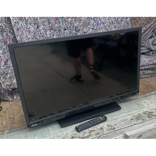 389 - Toshiba tv with built in dvd player with remote in working order