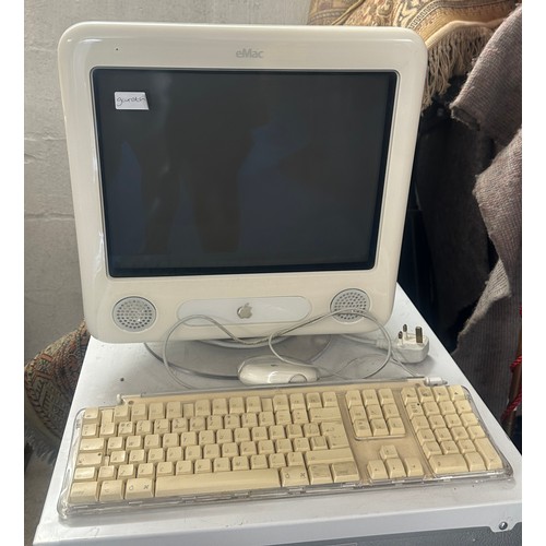 393 - Emac monitor with key board and mouse - untested