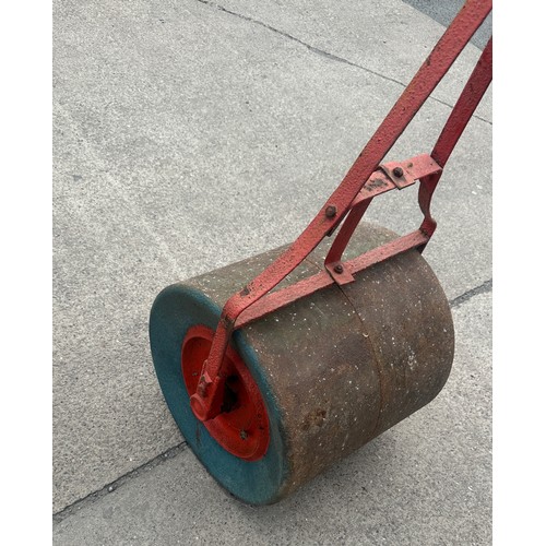 100L - Vintage garden roller