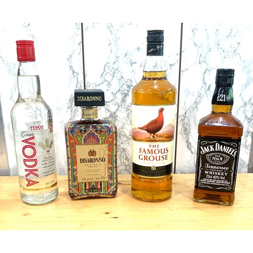 572 - Selection of alcohol includes Disaronno, jack daniels, The famous grouse