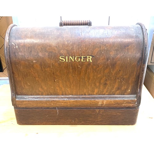 49 - Old singer sewing machine in a wooden case