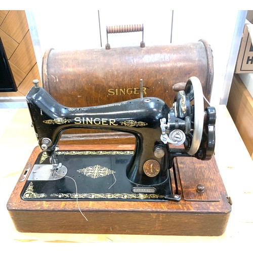 49 - Old singer sewing machine in a wooden case