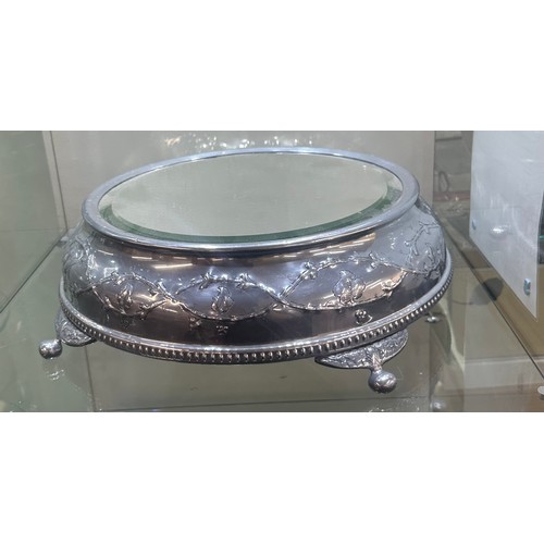 569 - Wedding cake stand with bevelled mirror to 42 cm diameter