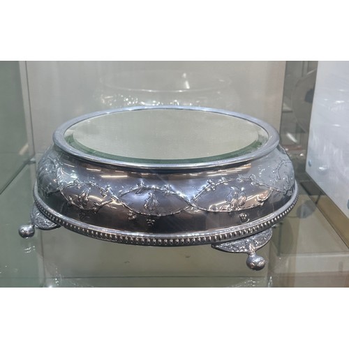 569 - Wedding cake stand with bevelled mirror to 42 cm diameter