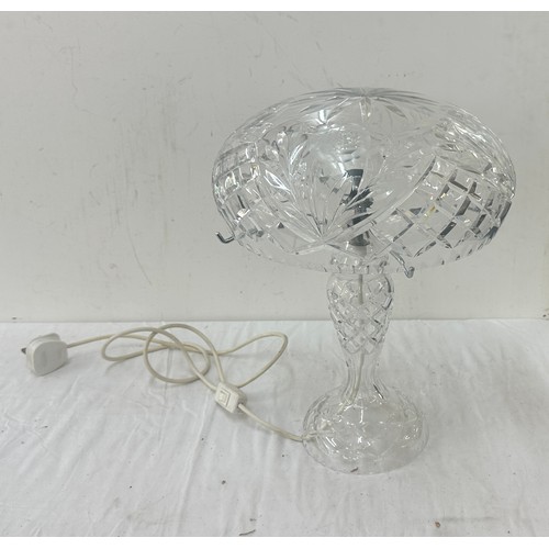 306 - Lead crystal table lamp in working order measures approx 42 cm high x 32 cm diameter