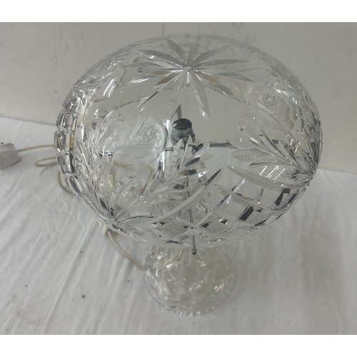 306 - Lead crystal table lamp in working order measures approx 42 cm high x 32 cm diameter