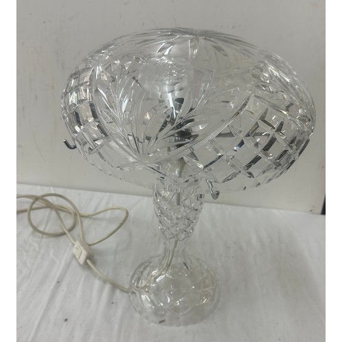 306 - Lead crystal table lamp in working order measures approx 42 cm high x 32 cm diameter