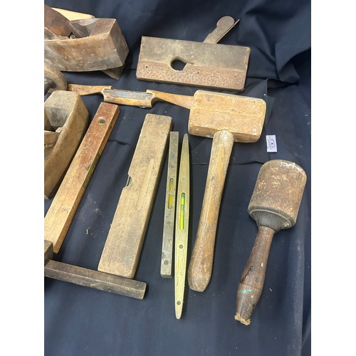 102 - Selection of wood work tools