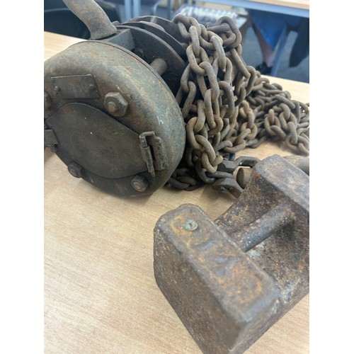 100D - Block and tackle and two weights