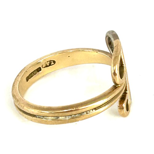 511 - 9ct gold ladies ring, total weight 3.8 grams, ring size P