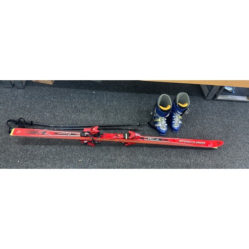 290 - Fischer ski's and Quechua poles and Sensiset boots