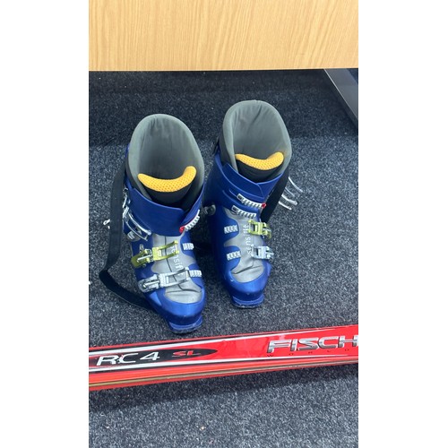 290 - Fischer ski's and Quechua poles and Sensiset boots