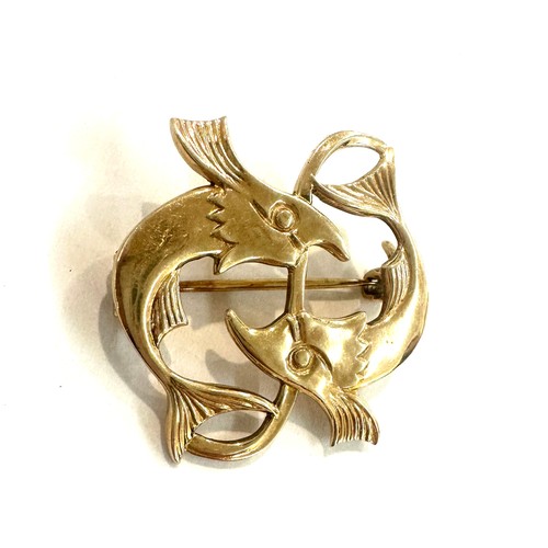 526 - 9ct gold fish brooch, total weight 6 grams