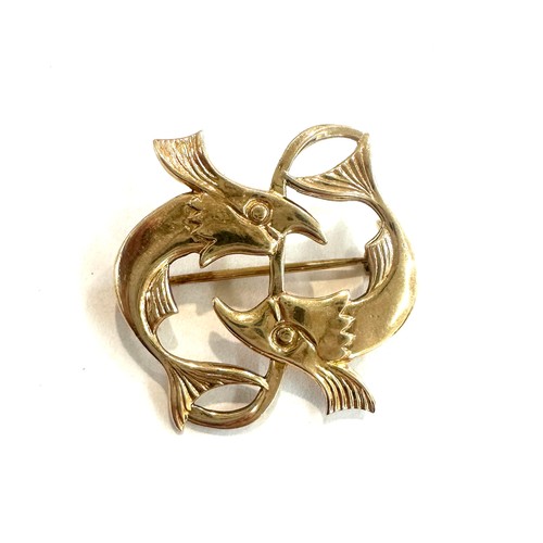 526 - 9ct gold fish brooch, total weight 6 grams