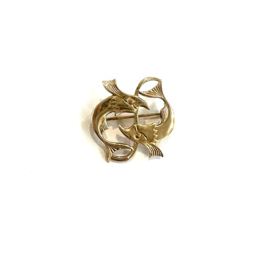 526 - 9ct gold fish brooch, total weight 6 grams