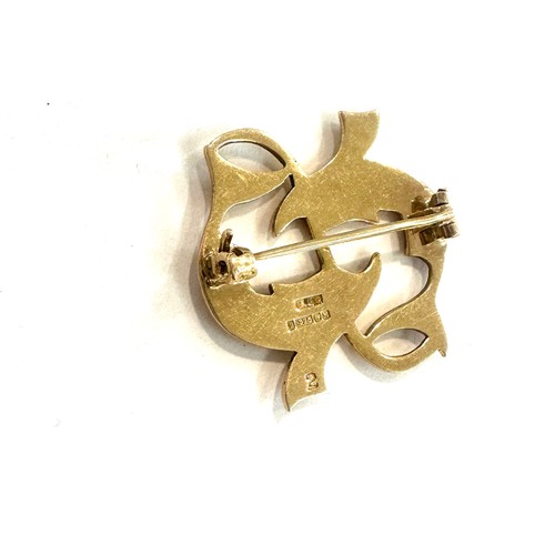 526 - 9ct gold fish brooch, total weight 6 grams