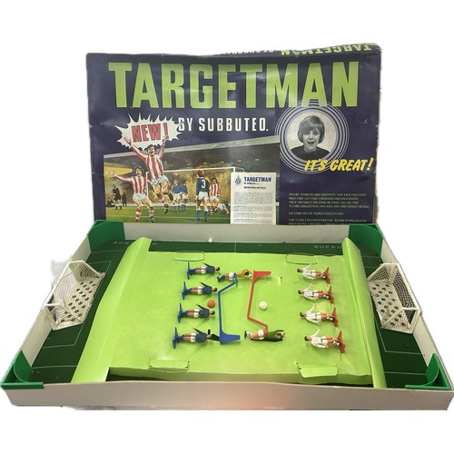 108 - Vintage boxed Subbuteo Targetman football game complete with football nets, ball, figures, no lighti... 