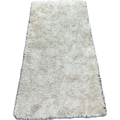 285 - Pair cream Shimmer lounge rugs, approximate measures of each 60 x 32 inches