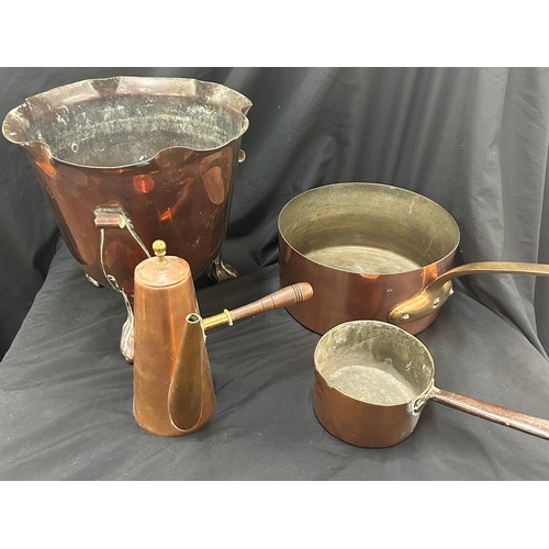 165 - Selection of copper ware to include large saucepan, small saucepan, bucket on legs etc