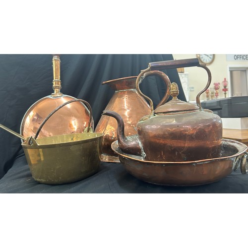 97 - Selection of copper and brassware to include a bed warming pan, large jug, kettle etc, jug measures ... 