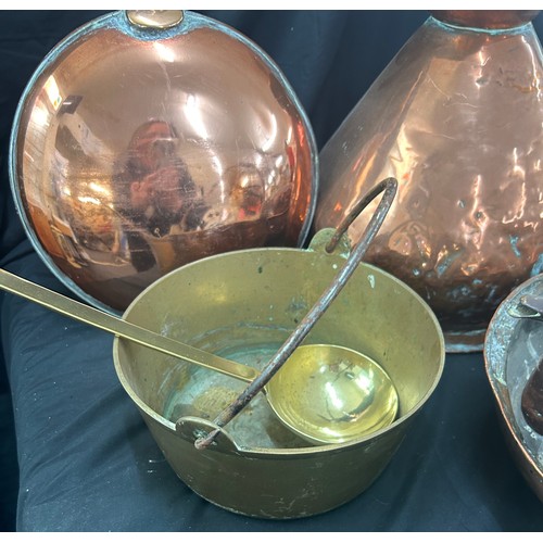 97 - Selection of copper and brassware to include a bed warming pan, large jug, kettle etc, jug measures ... 