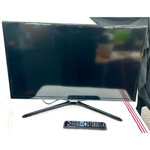 96 - Samsung 32 inches smart tv with remote, in working order, model UE32F5500AK