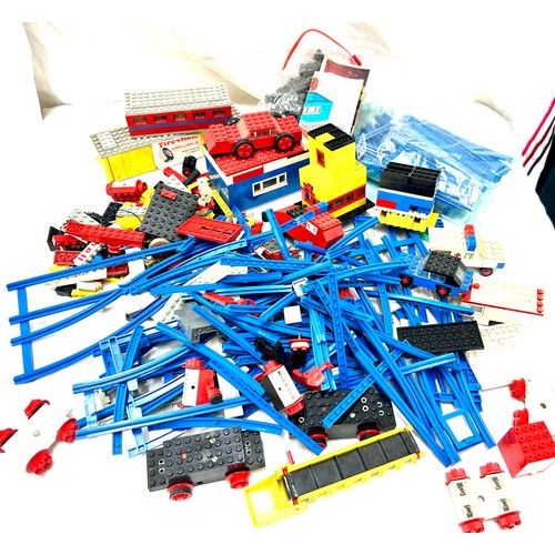 99 - Selection of vintage Lego  1960's 1970's train items