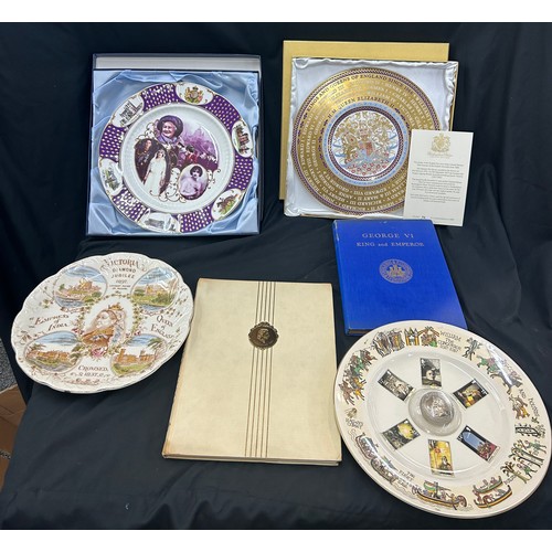 104 - Selection vintage royal commemorative collector plates,  limited edition piece, to include William t... 