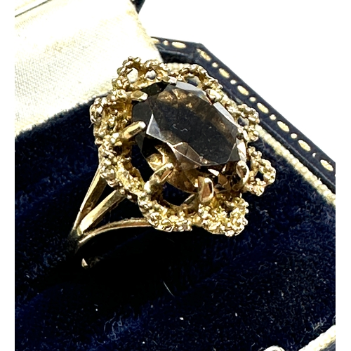 104 - 9ct gold smoky quartz ring weight 5g