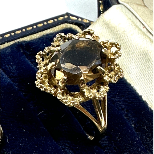 104 - 9ct gold smoky quartz ring weight 5g