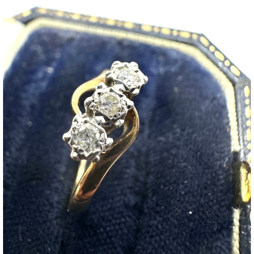 139 - 9ct gold diamond ring weight 1.9g