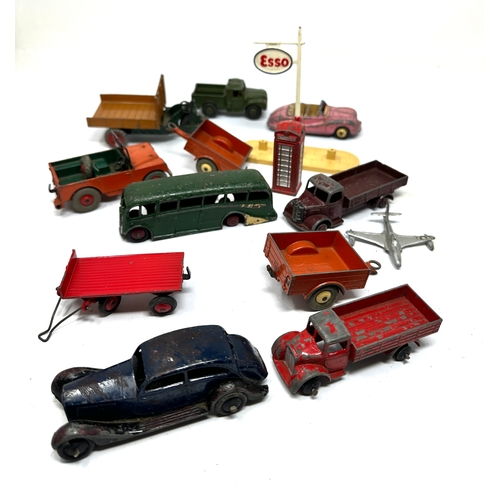 498 - Selection of vintage dinky vehicles etc