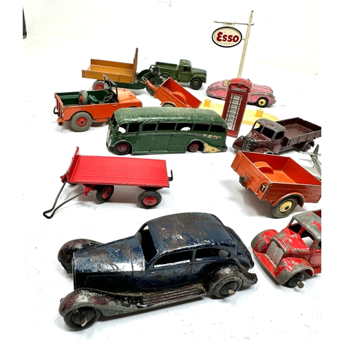 498 - Selection of vintage dinky vehicles etc