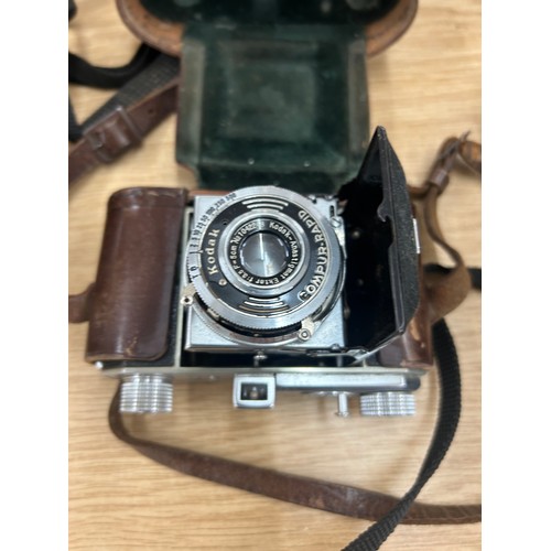 156 - Selection of Vintage cameras includes Yoshika fx3, Pratika Super Tl, Manolta 404sI etc