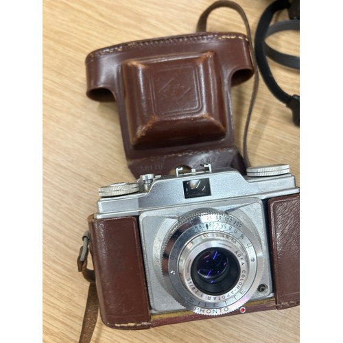 134 - Selection of vintage cameras includes Manolat Dynax, Kodak, Zenit_E etc