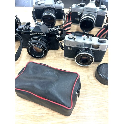 72 - Selection of Vintage cameras includes Monolta 5000 praktika LC `Fuji JA etc