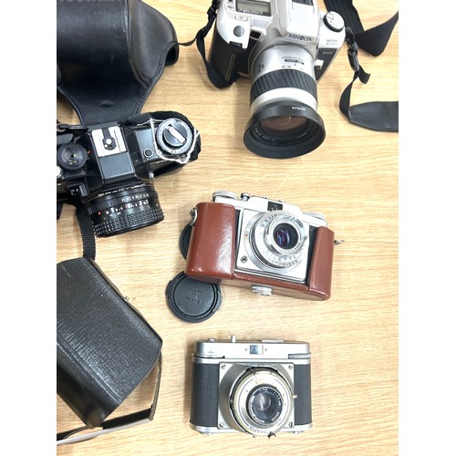 123 - Selection of Vintage cameras includes Silette, Ordeal, Manolta, praktika etc