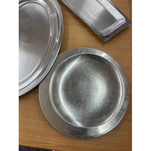 147 - Selection of metalware includes biscuit tin etc