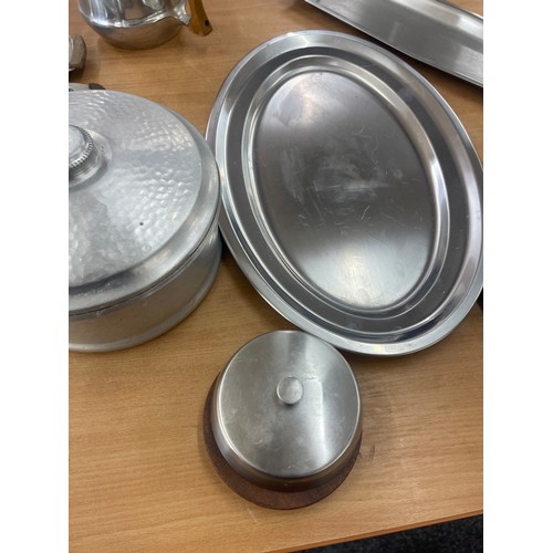 147 - Selection of metalware includes biscuit tin etc